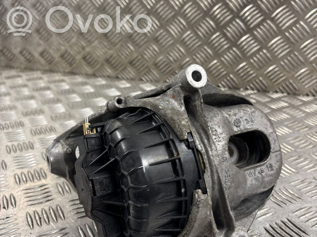 Audi Q7 4M Engine mount bracket 