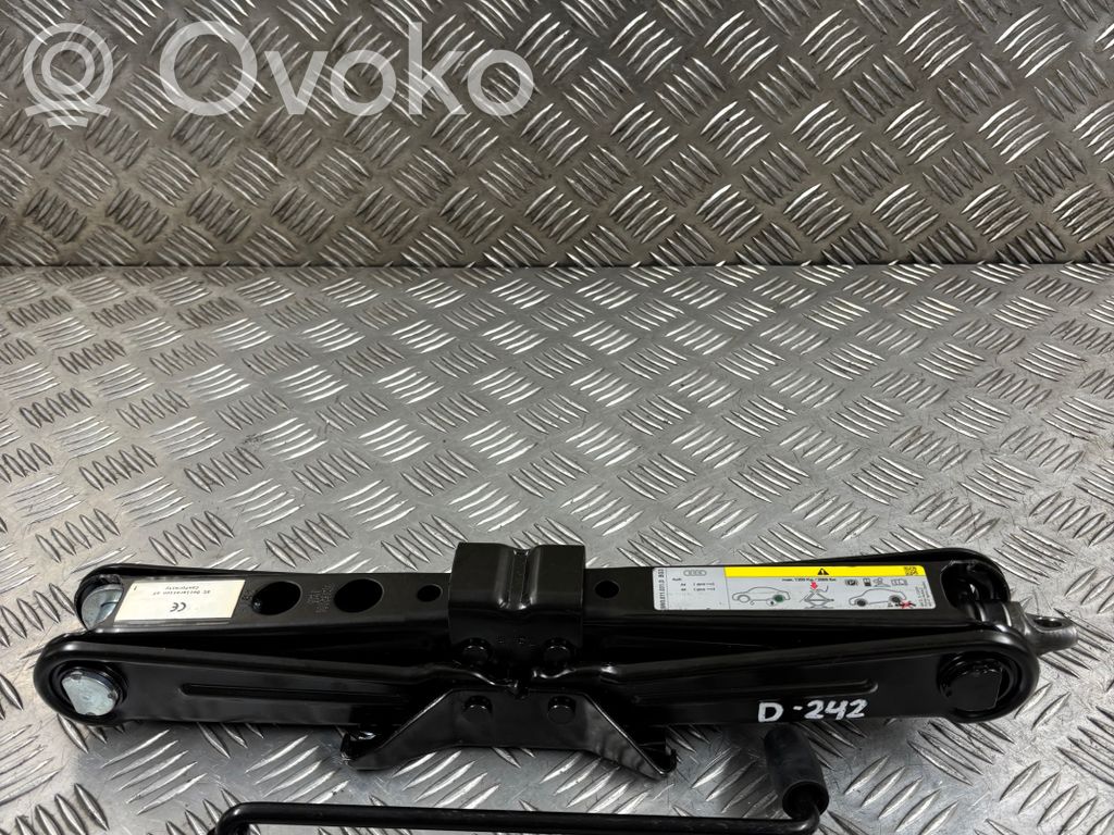 Audi A4 Allroad B9 Домкрат (данкрат) 