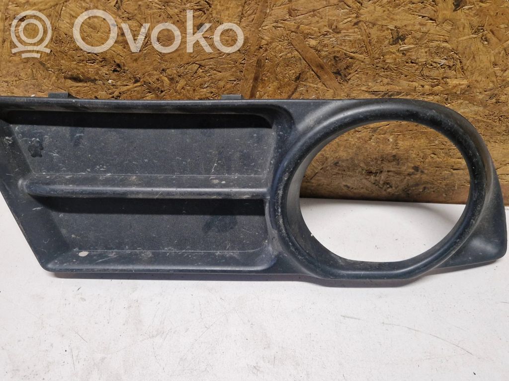 Toyota Corolla Verso AR10 Pretmiglas luktura dekoratīvais režģis 