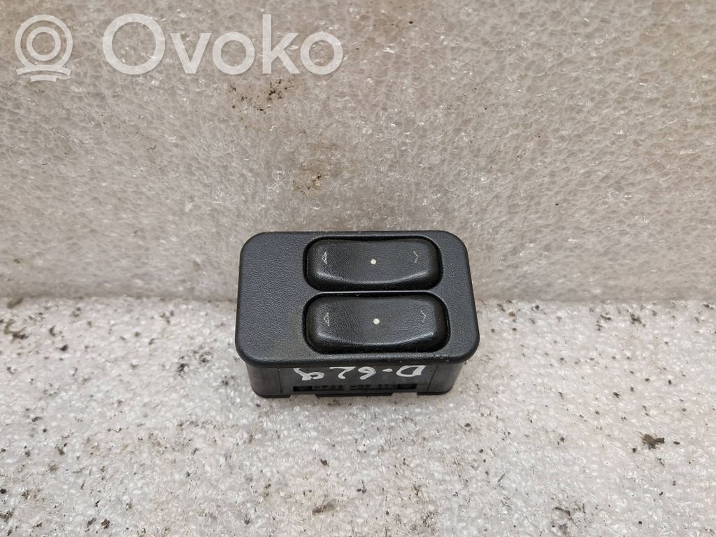 Opel Meriva A Electric window control switch 