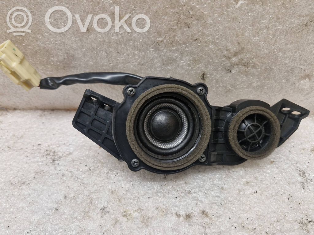 Toyota Avensis T270 Skaļrunis priekšējā panelī 
