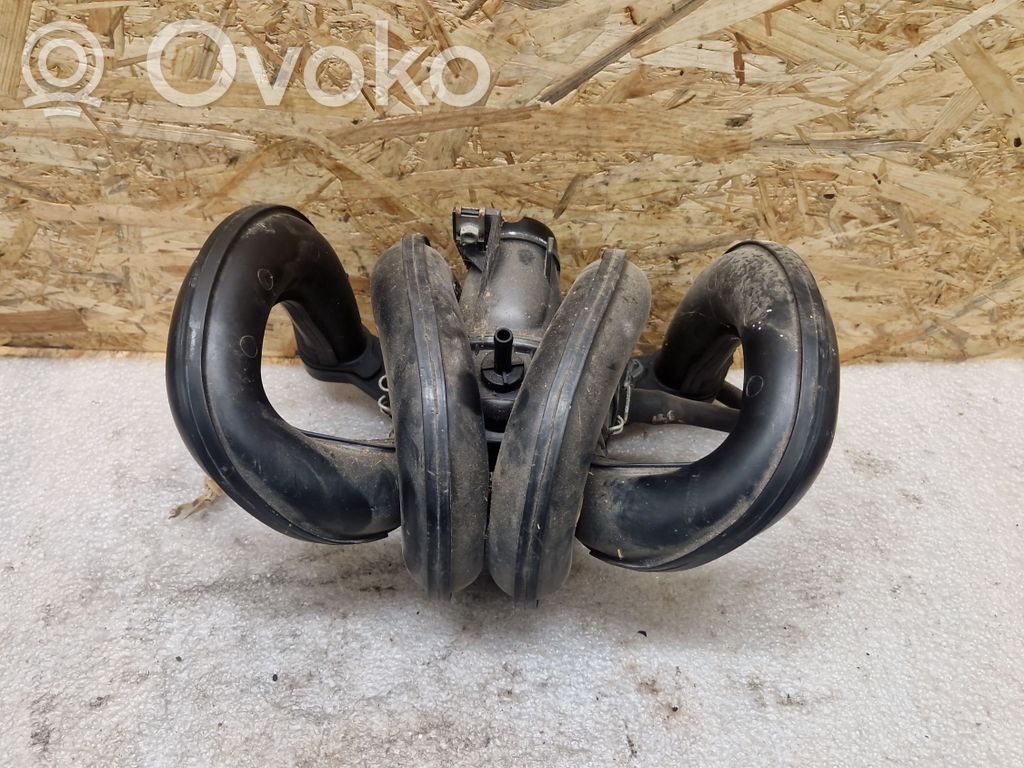 Toyota Yaris Intake manifold 