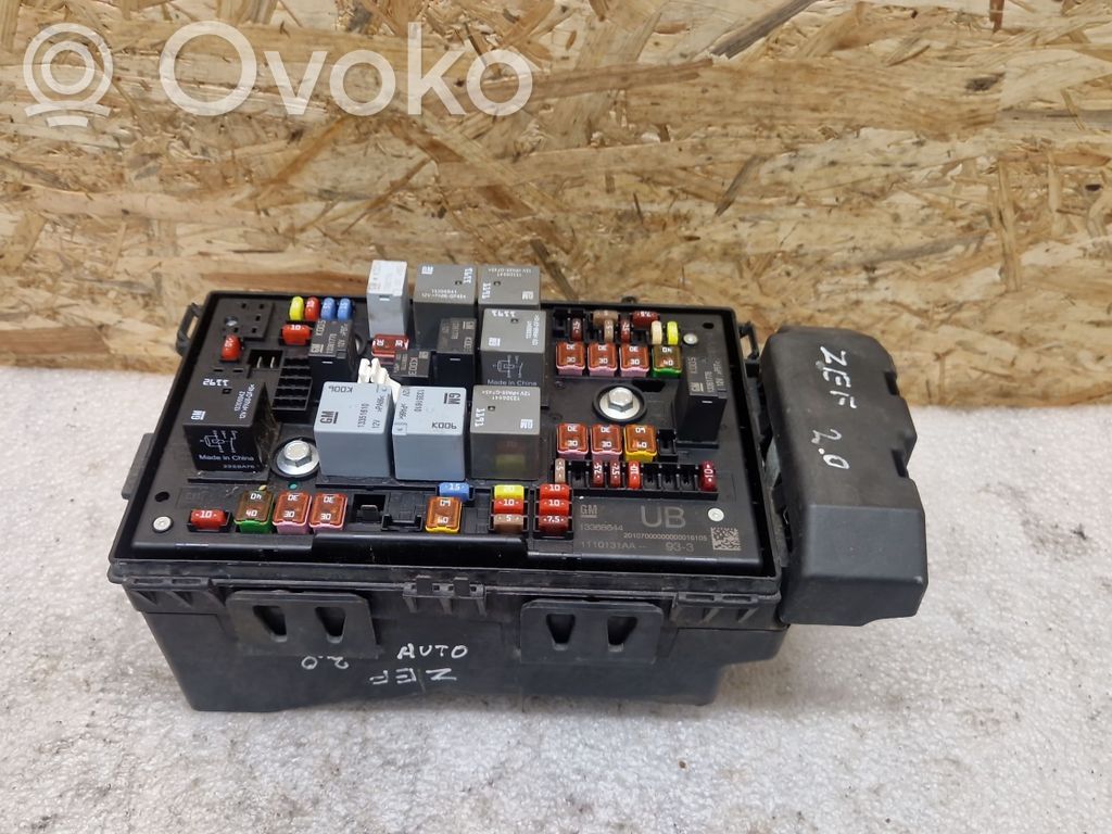 Opel Zafira C Fuse module 