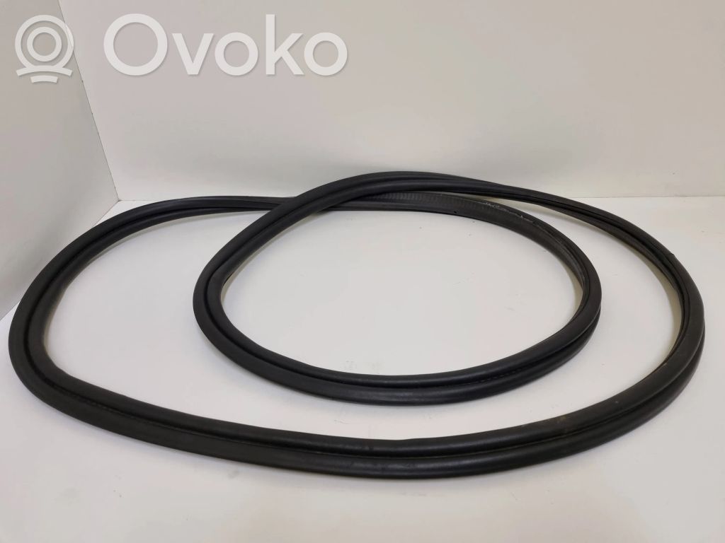 BMW 3 E90 E91 Bagažinės sandarinimo guma (ant kėbulo) 