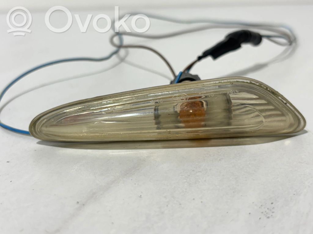 Front fender indicator light   3418448,63133418448