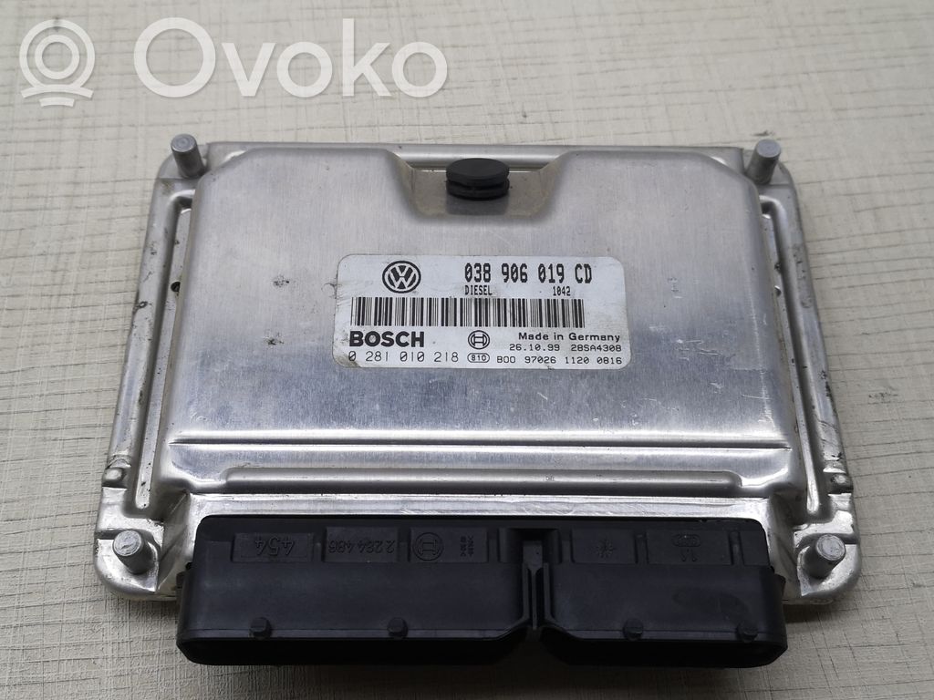 Volkswagen PASSAT B5 Engine control unit/module 