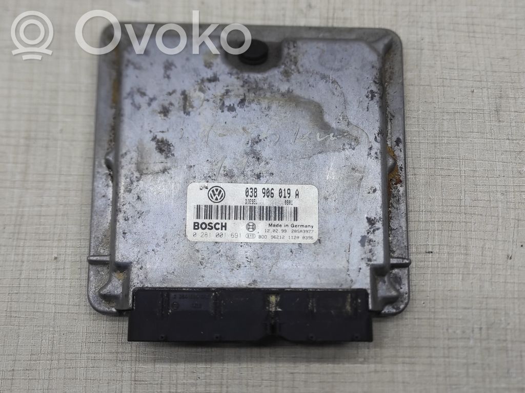 Volkswagen PASSAT B5 Engine control unit/module 