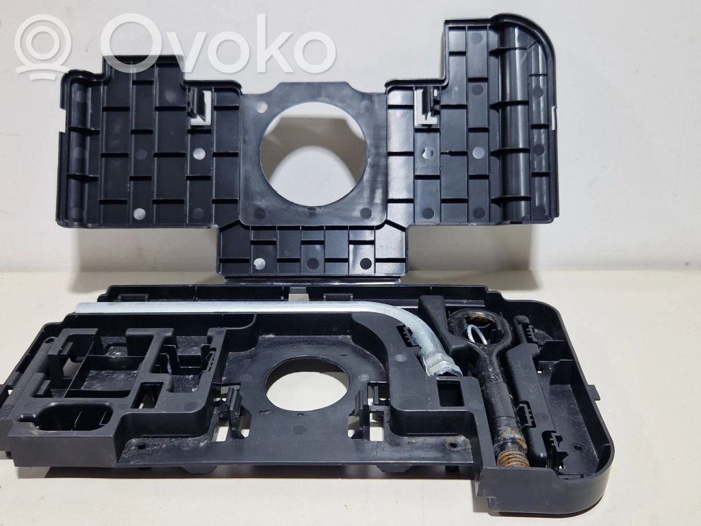 Audi A5 Sportback 8TA Tool set 