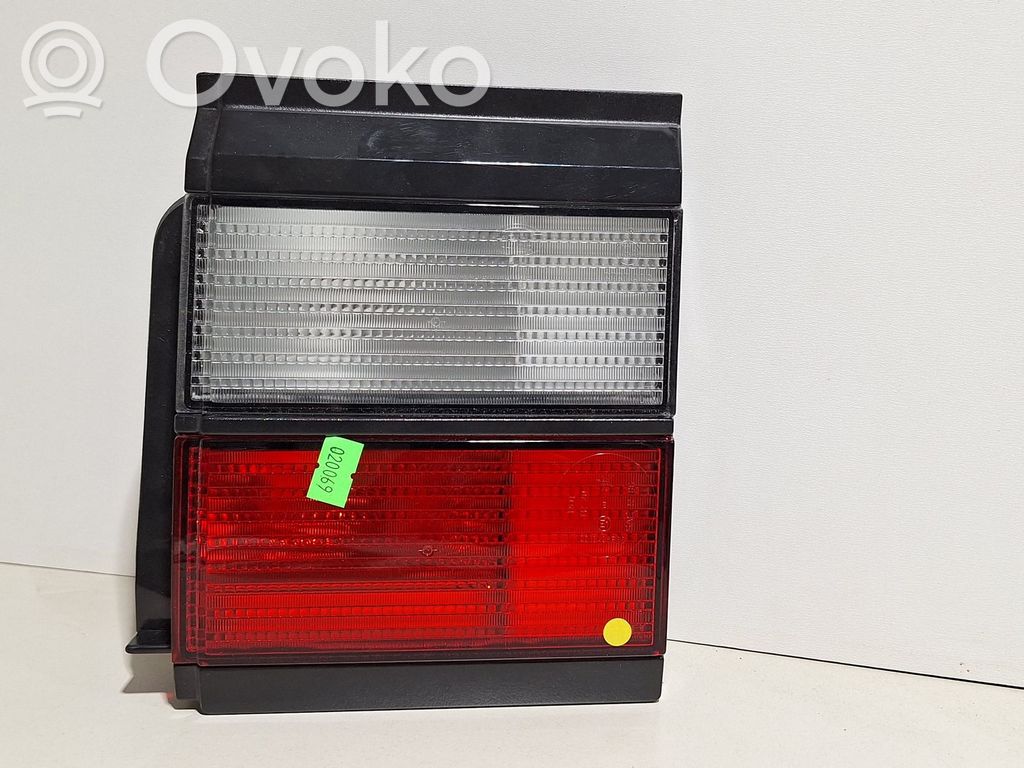 Volkswagen PASSAT B3 Lampy tylnej klapy bagażnika 