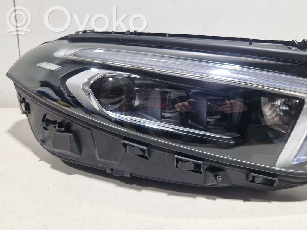 Mercedes-Benz A W176 Lampa przednia 