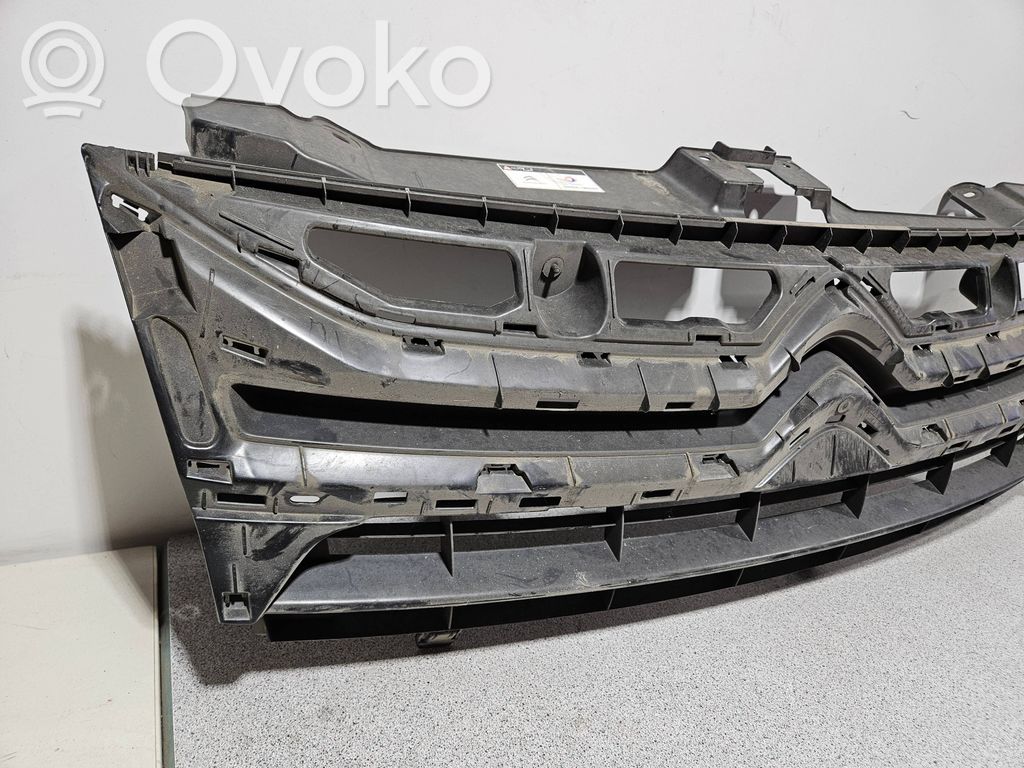 Citroen Jumpy Grotelės viršutinės 