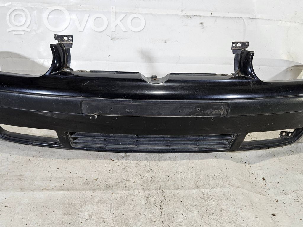Volkswagen Golf IV Parachoques delantero 