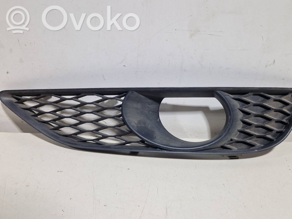 Audi Q7 4L Etusumuvalon ritilä 