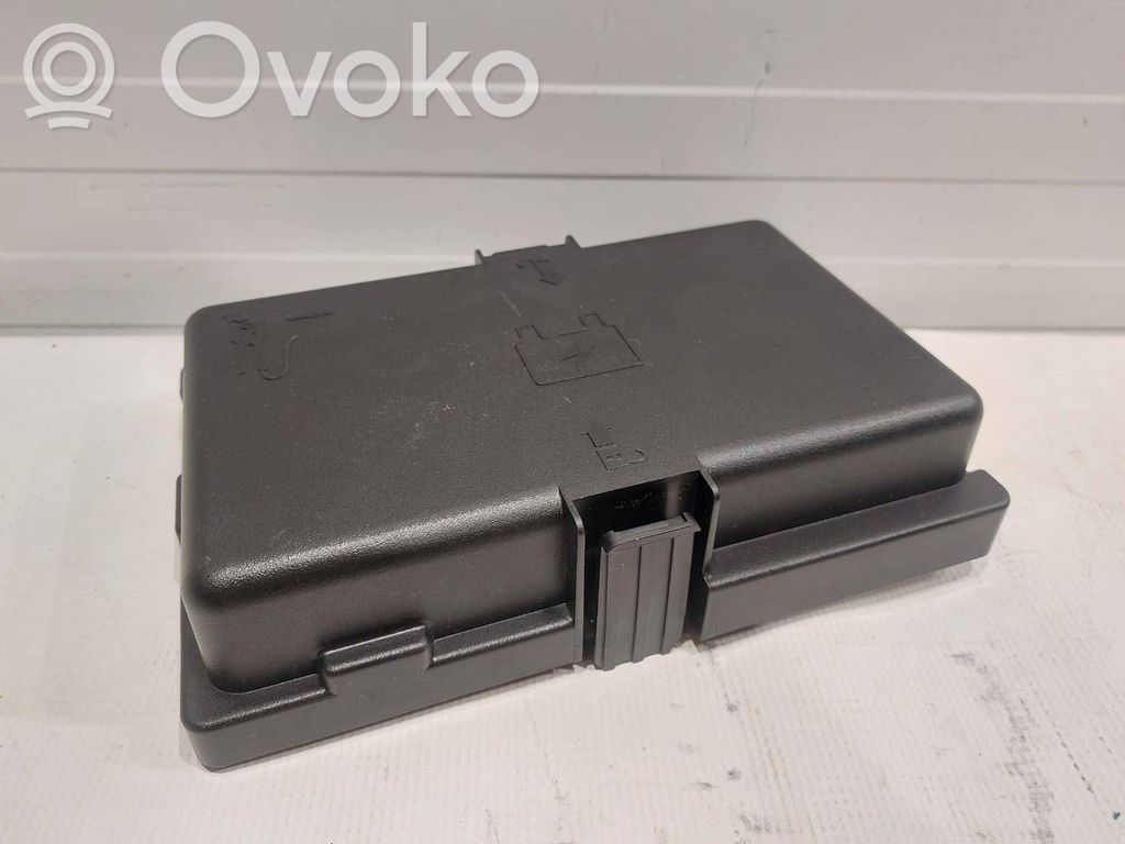 Dangtelis saugiklių dėžės   68308843AA