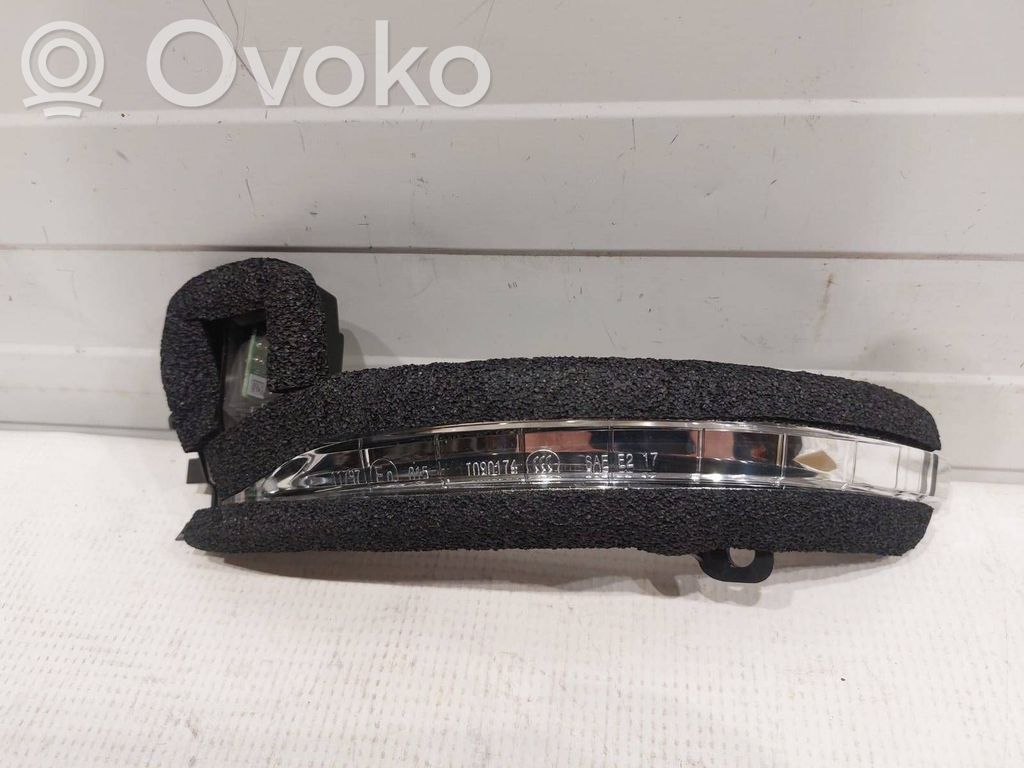 Chrysler Pacifica Mirror indicator light 