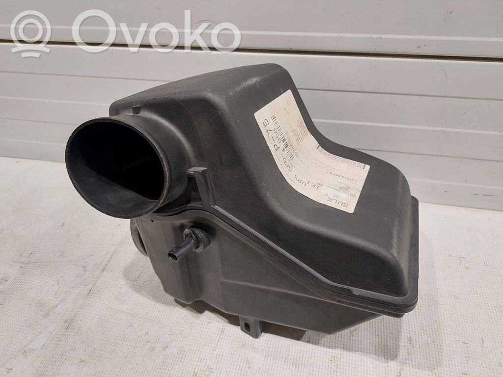 Chrysler Pacifica Air filter box 
