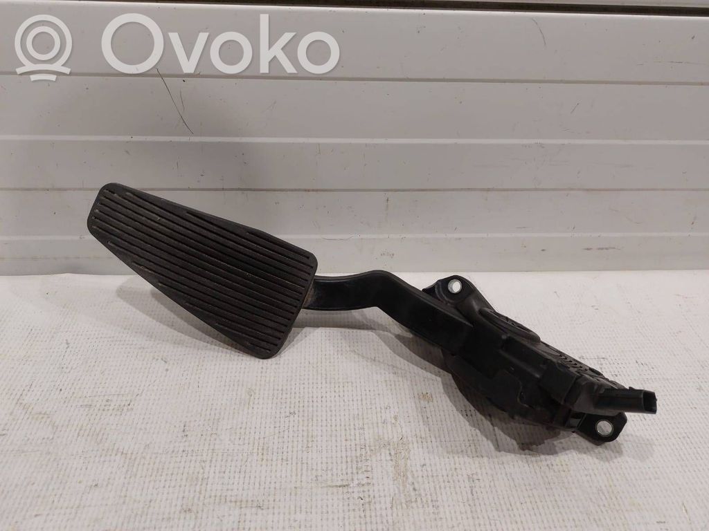 Accelerator throttle pedal   68043161AD