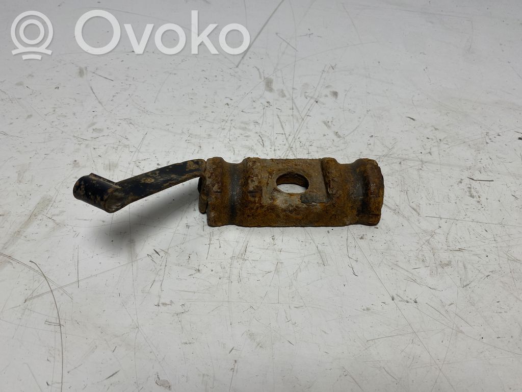 Coil spring mount   1432490BU