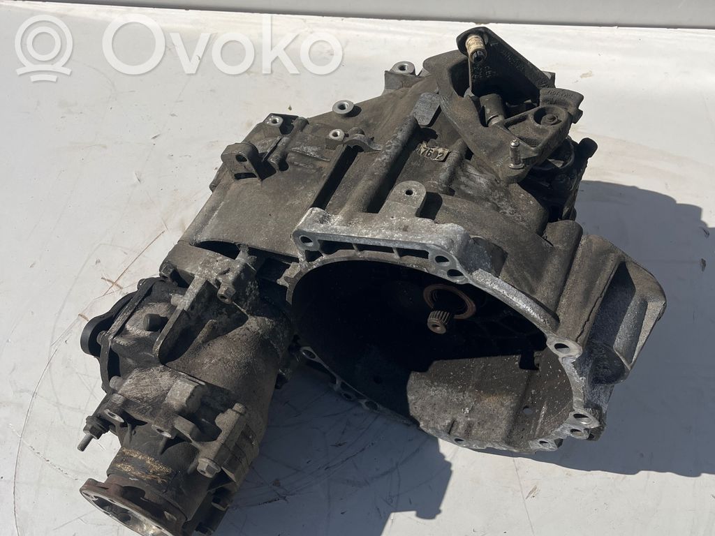 Volkswagen PASSAT B6 Manual 6 speed gearbox 