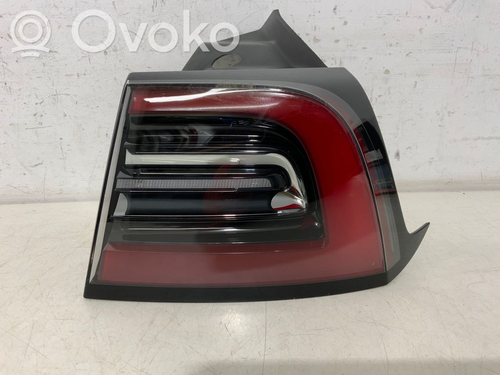Tesla Model Y Rear/tail lights 