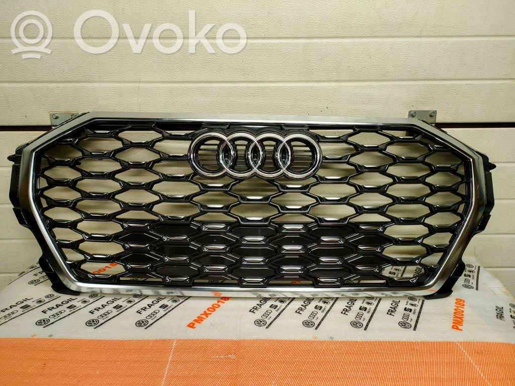 Audi Q3 F3 Griglia superiore del radiatore paraurti anteriore 
