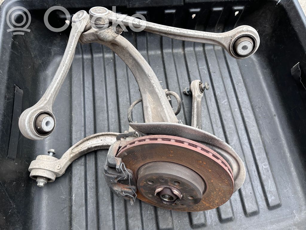 Audi A4 S4 B9 8W Zwrotnica koła przedniego 