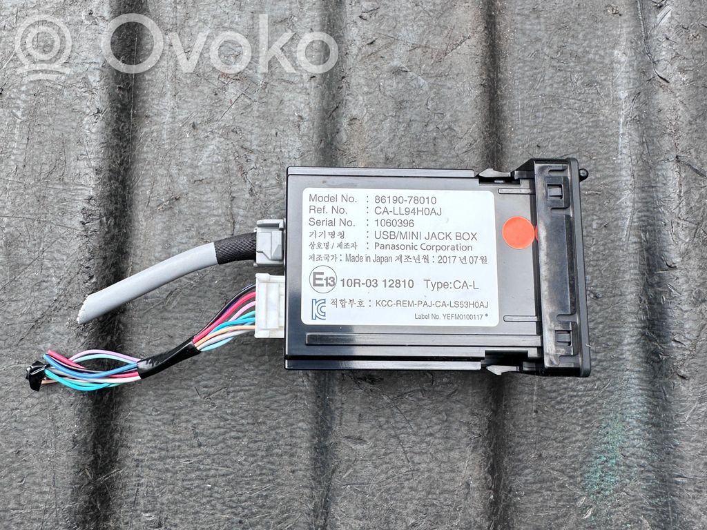 Lexus RX 450H USB-pistokeliitin 