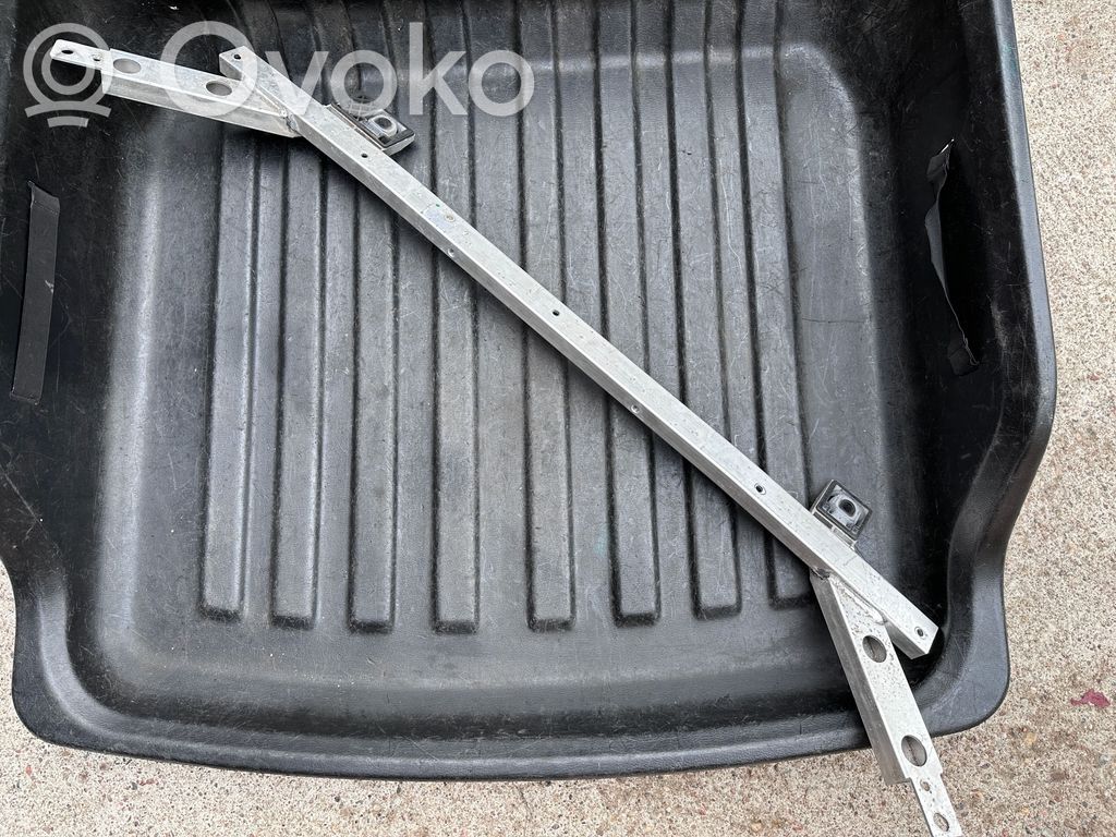 Volvo V60 Panel mocowania chłodnicy / góra 