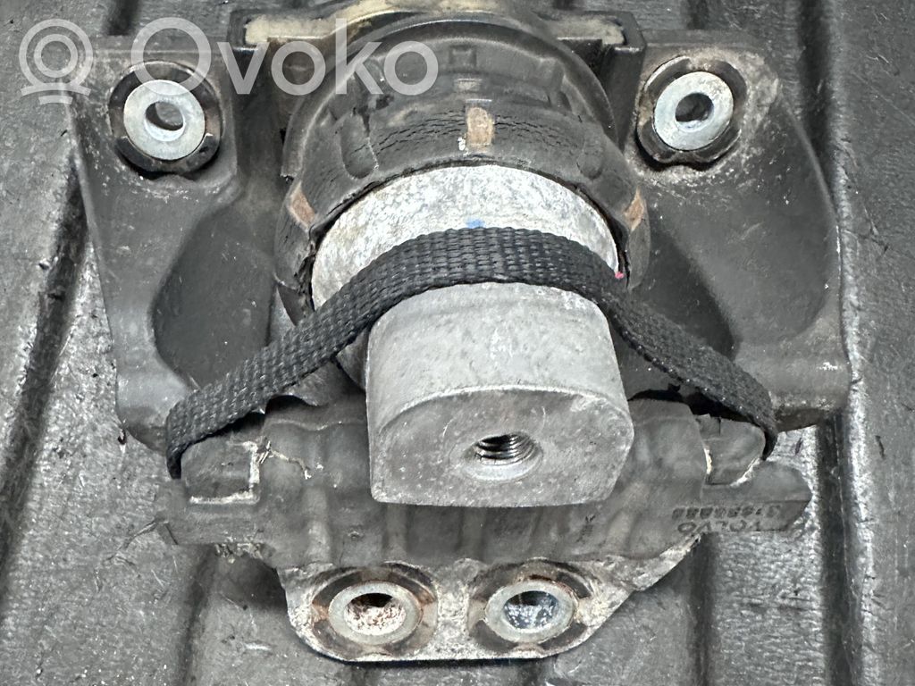 Volvo S90, V90 Engine mount bracket 