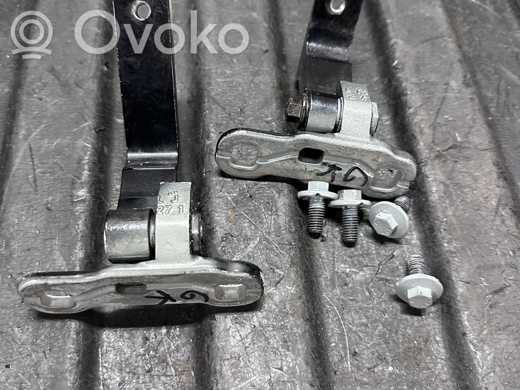 Volvo V60 Balama inferioară ușă față 