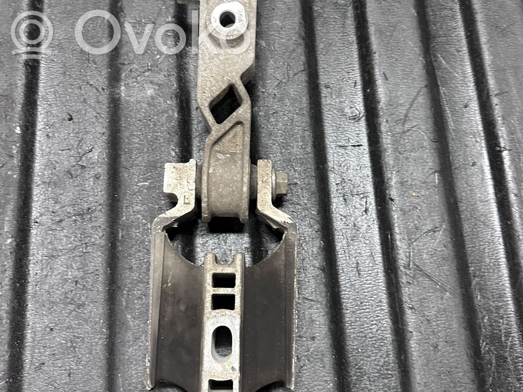 Volvo V60 Engine mount bracket 