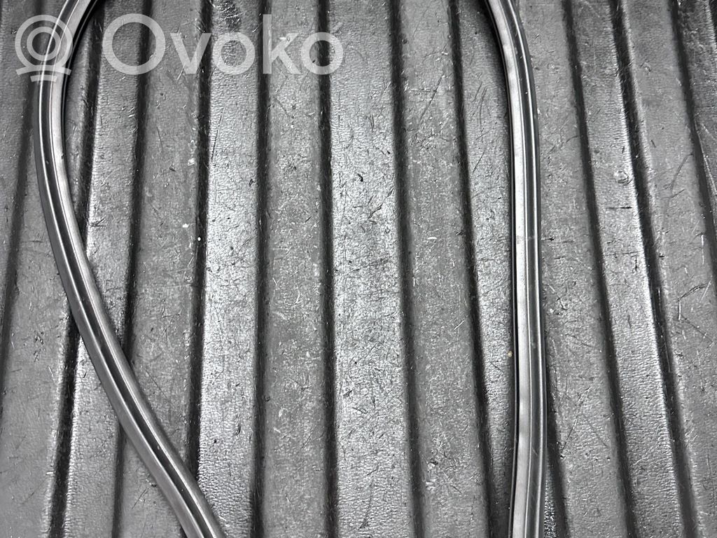 Volvo S90, V90 Uszczelka pokrywy silnika / maski przedniej 