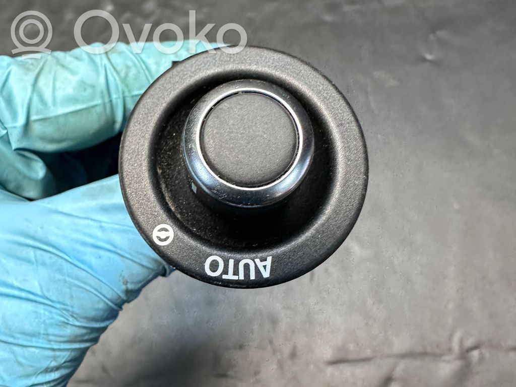 Land Rover Discovery 5 Steering wheel adjustment switch 