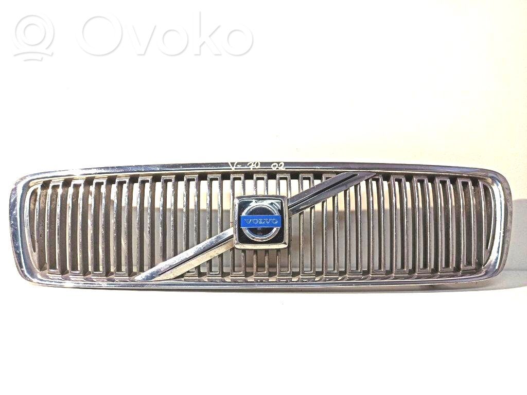 Volvo V70 Front bumper upper radiator grill 