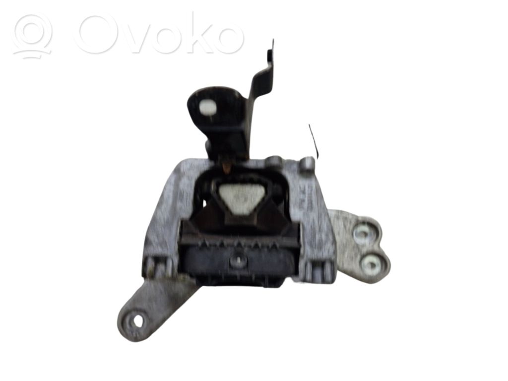 Volkswagen Jetta VI Engine mount bracket 