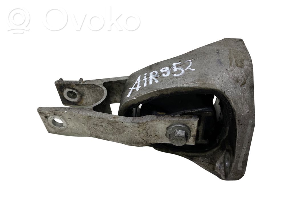 Engine mount bracket   31480565,31480564,31430510