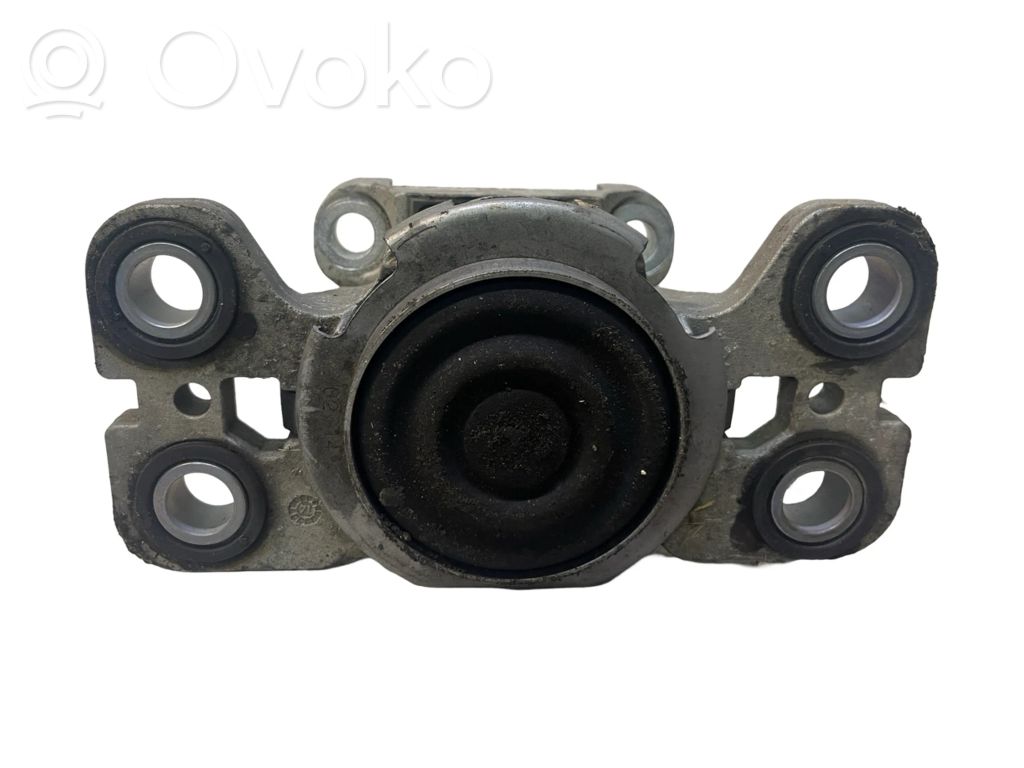Volvo V60 Engine mount bracket 