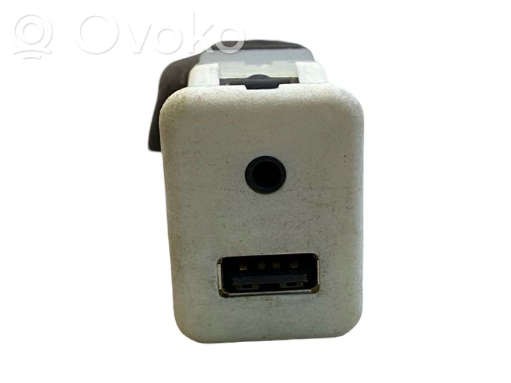 Opel Antara AUX in-socket connector 