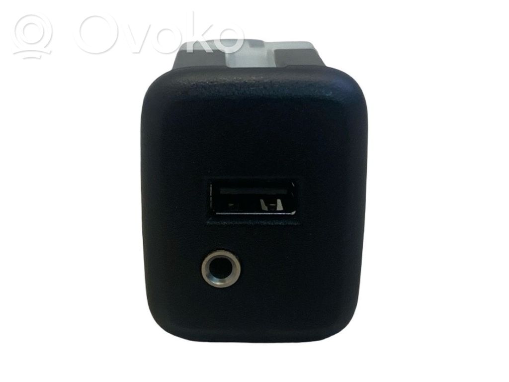 Opel Mokka X Enchufe conector entrada auxiliar 