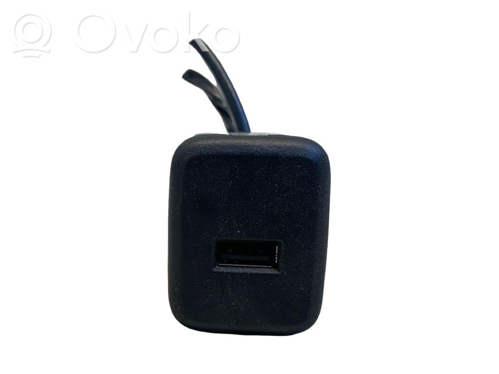 Opel Insignia B USB socket connector 