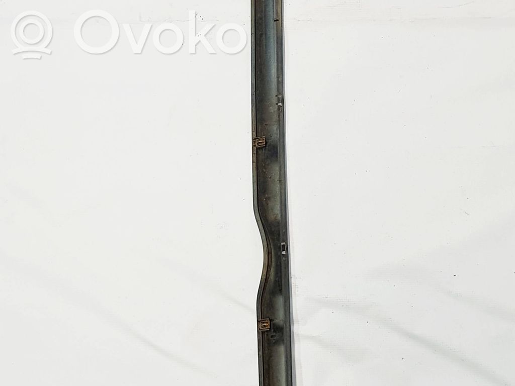 Tesla Model S Kynnyksen/sivuhelman lista 