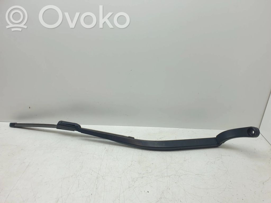 Front wiper blade arm   2586T2