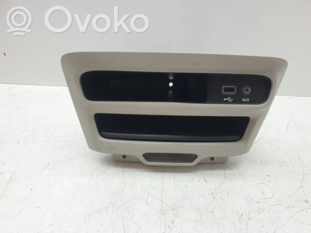 Chrysler Pacifica USB socket connector 
