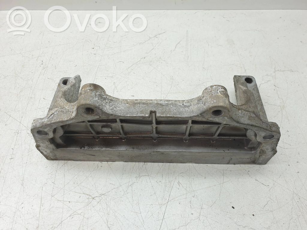 Chrysler Pacifica Engine mounting bracket 