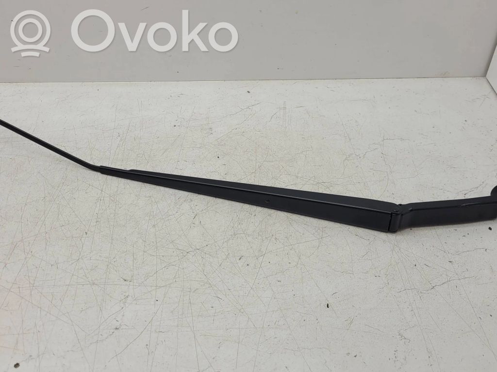 Subaru Outback (BS) Front wiper blade arm 