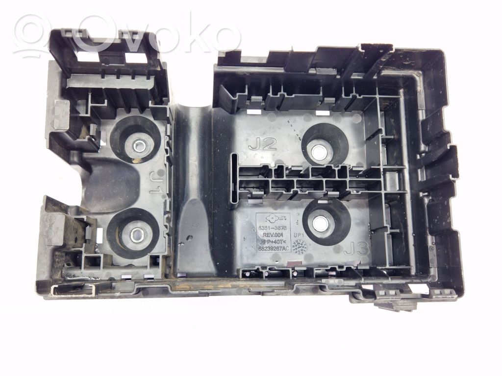 Chrysler Pacifica Fuse box set 