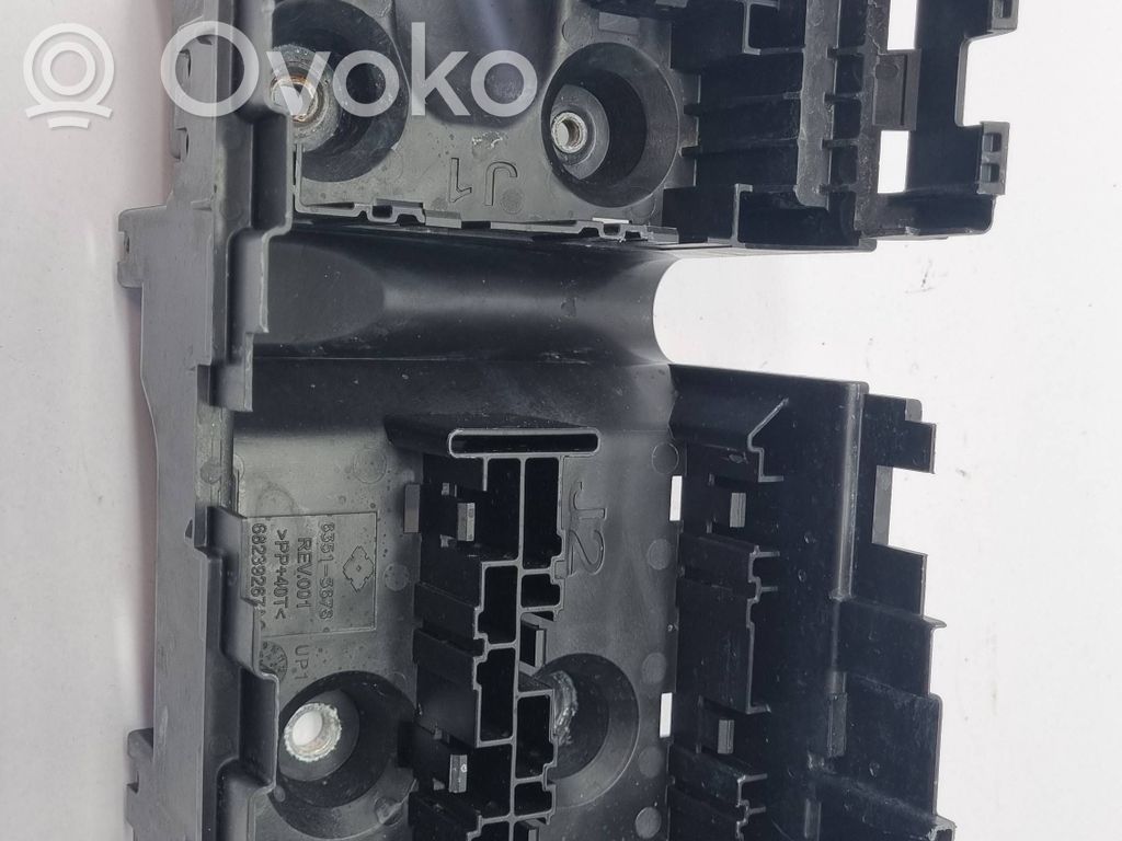Chrysler Pacifica Fuse module 