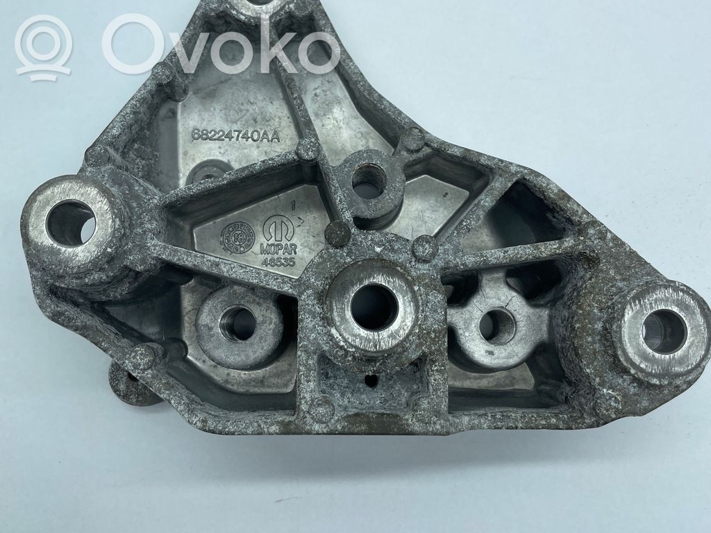 Chrysler Pacifica Gearbox mounting bracket 