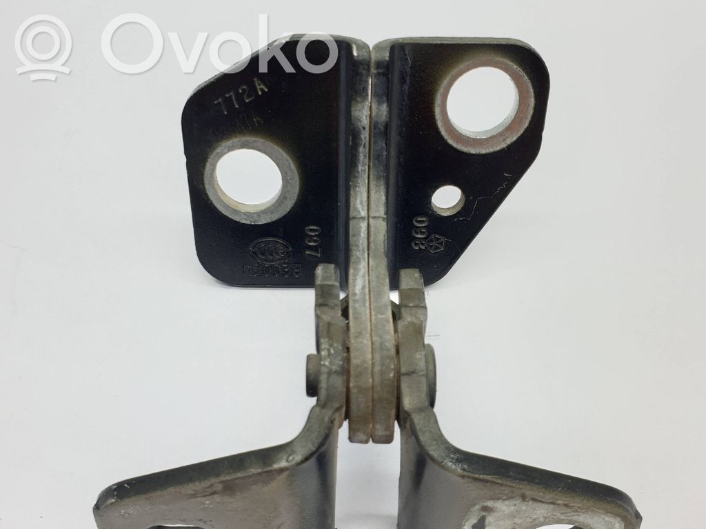 Chrysler Pacifica Front door hinge set 