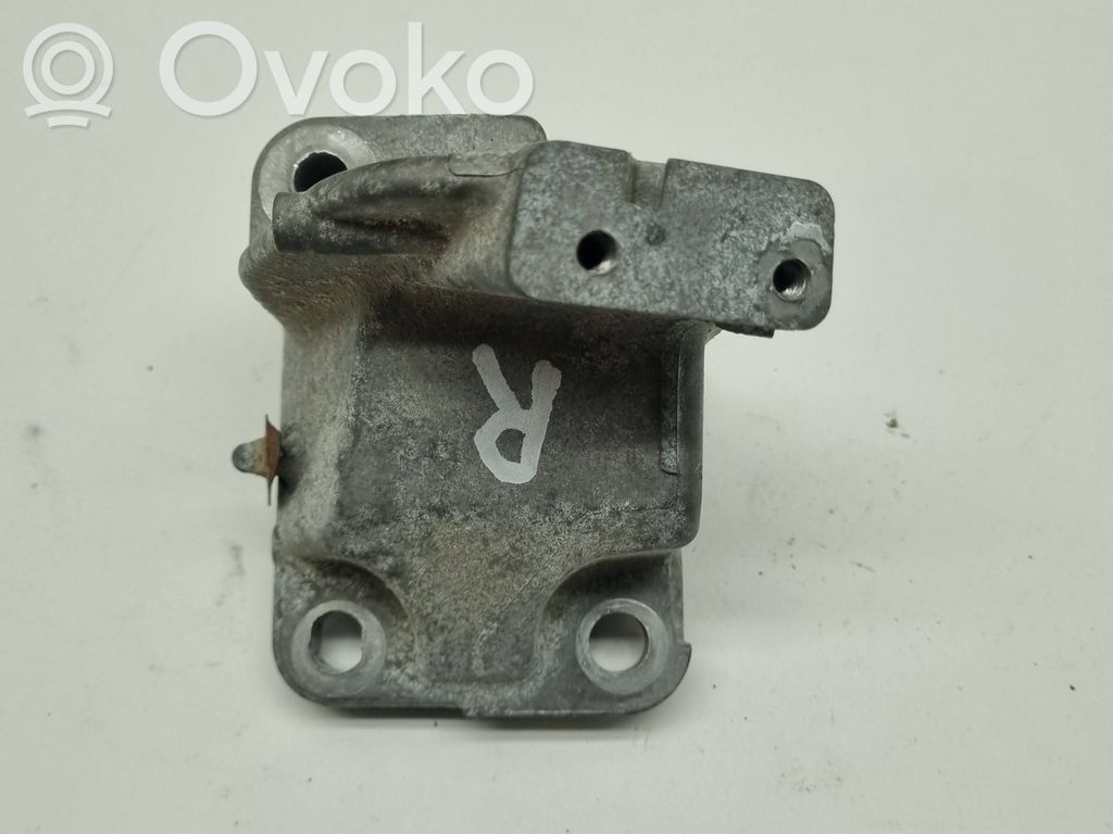 Engine mounting bracket   09104,68275984,68275984AA
